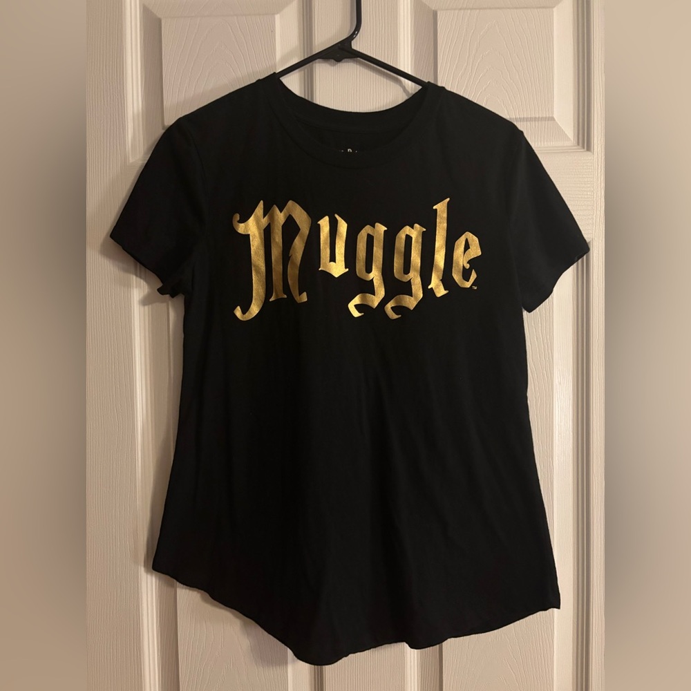 Harry Potter “Muggle” Graphic Tee – Women’s Small Black & Gold